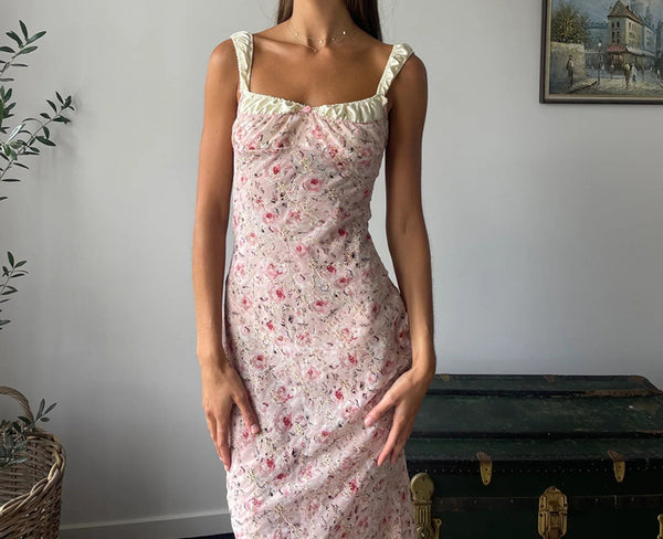 Vestido camisola floral con cuello cuadrado